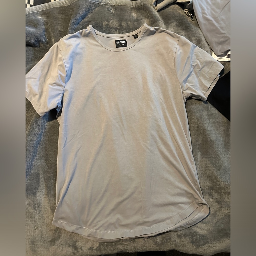 Cuts Curved Hem T shirt XL